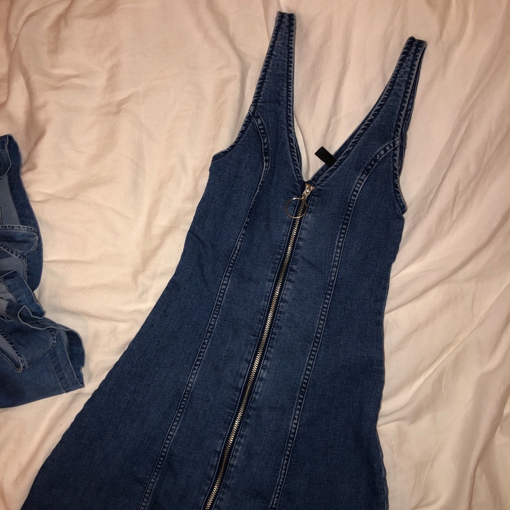Cute denim body con zip up dress!! New!!